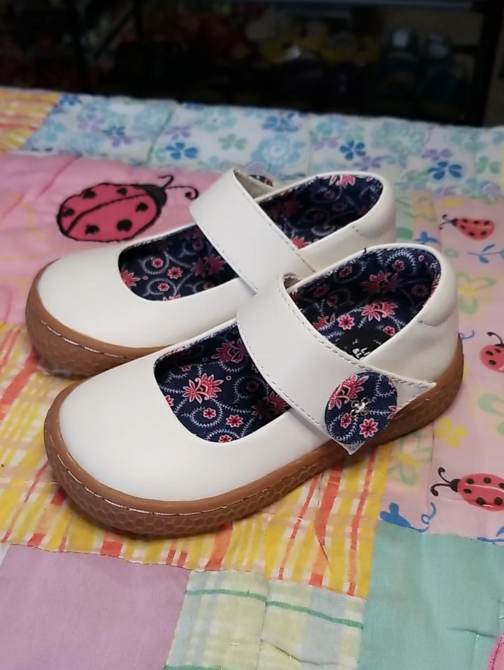 Livie & Luca White Mary Jane Shoes with Navy Floral Lining Size 5 Excellent